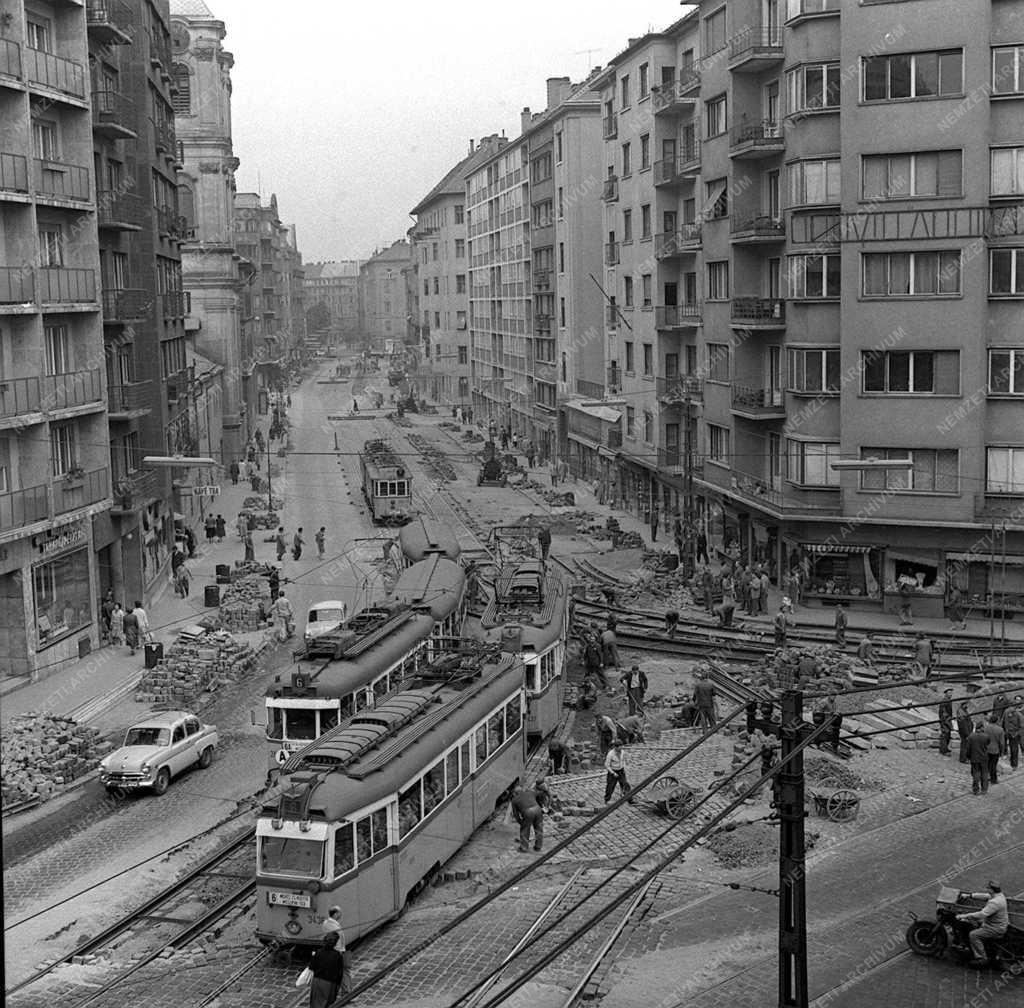 A szerző válogatása - Átépítik a Mártírok útját