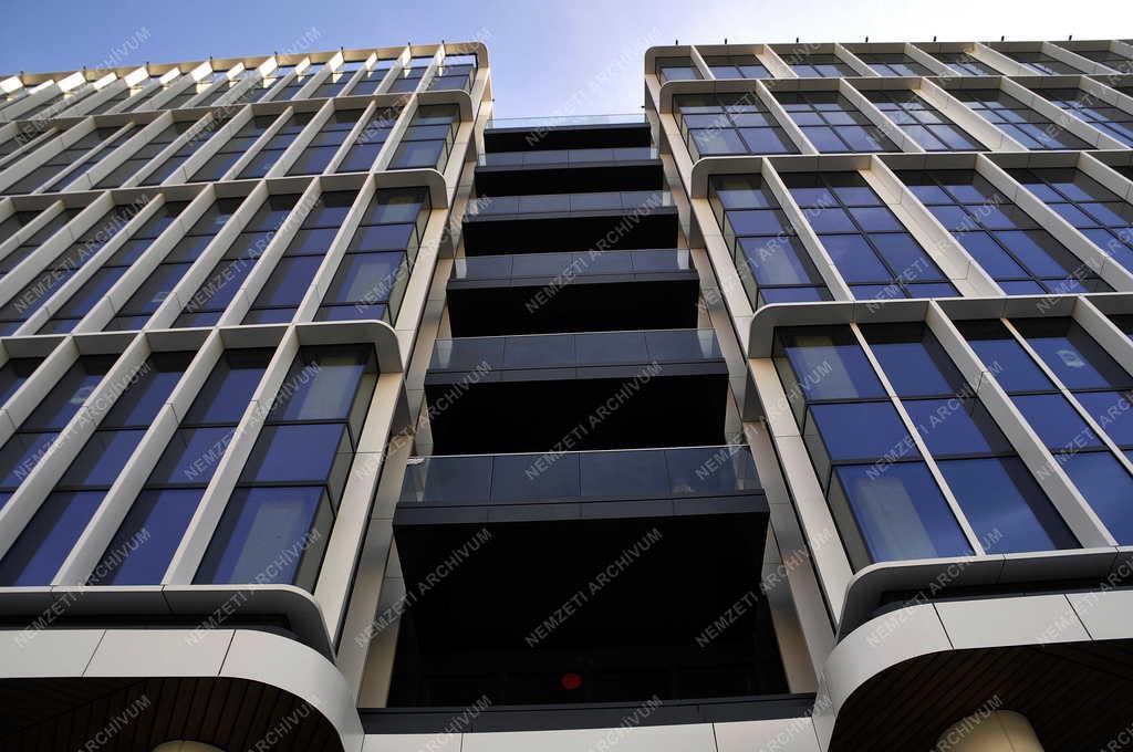 Településfejlesztés - Budapest - H2Offices irodakomplexum a Váci úti irodafolyosó