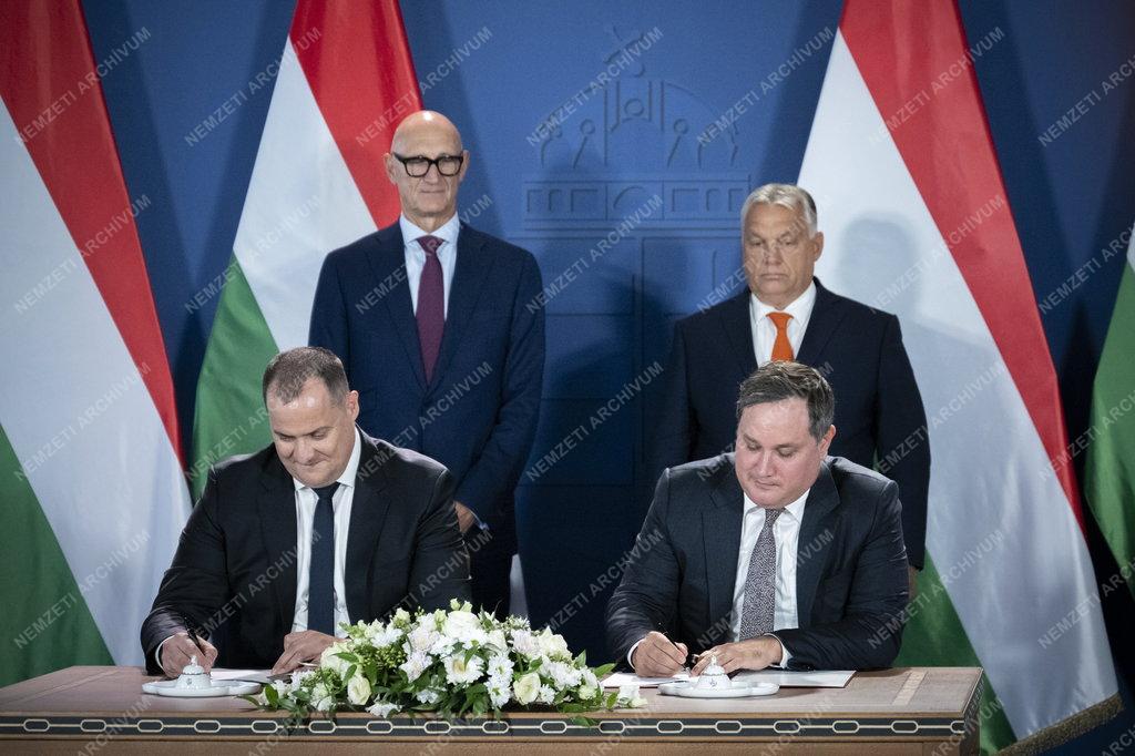 Orbán Viktor a Deutsche Telekom vezérigazgatójával tárgyalt