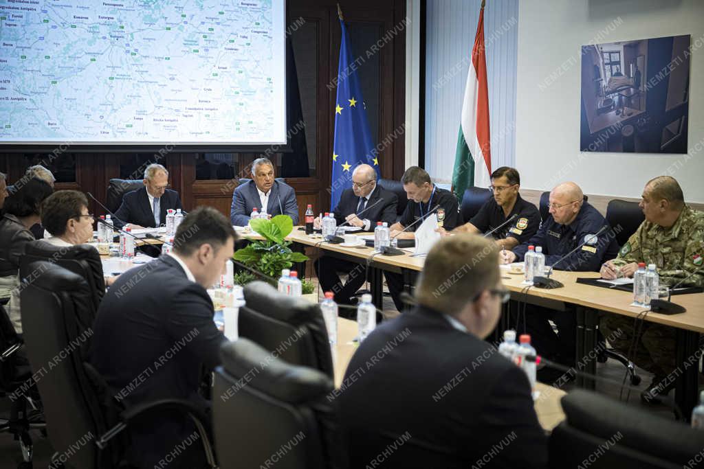 Orbán Viktor a határvédelmi munkacsoport ülésén
