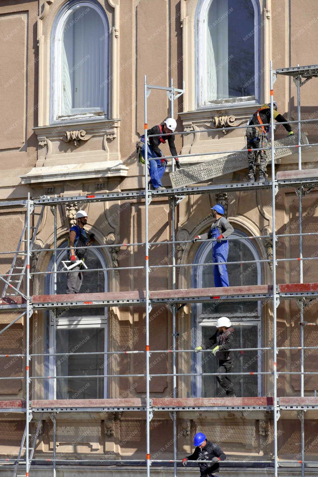 Műemlékvédelem - Budapest - Felújítják a Budavári Palota A épületét