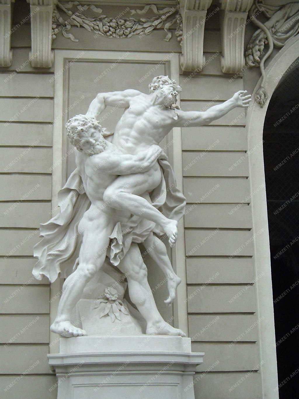 Bécs – Hofburg – A császári palota szobordísze