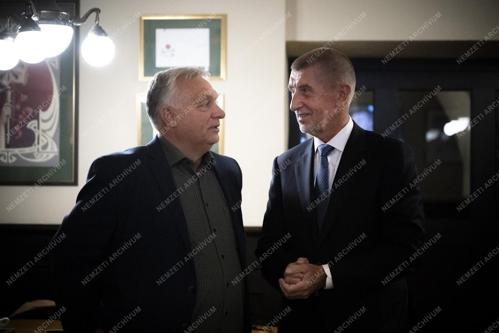 Orbán Viktor Csehországba utazott