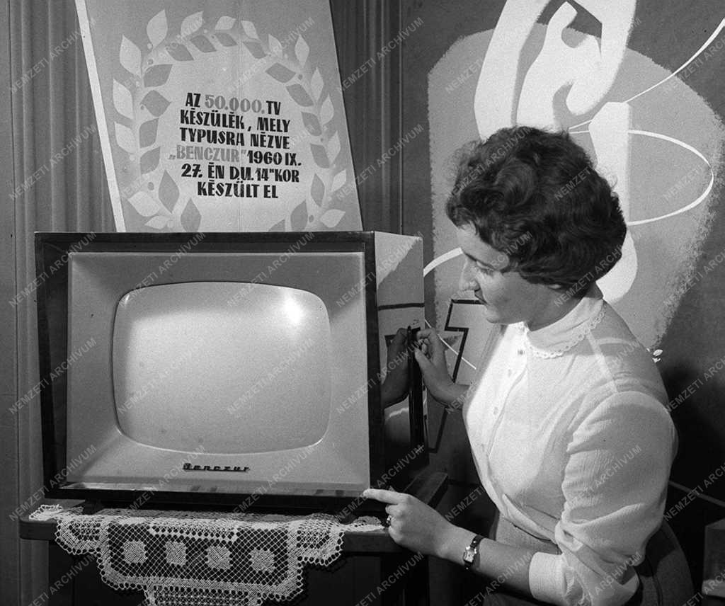 A szerző válogatása - Új rádió és televízió mintaterem