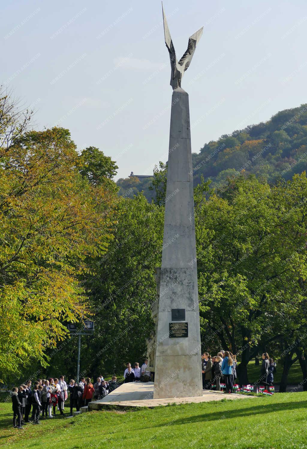Ünnepség - Budapest - Emlékezés 56 hőseire a Tabánban