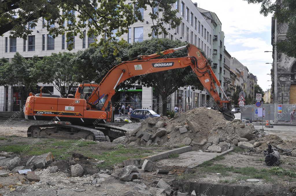 Településfejlesztés - Budapest - Megújul a Blaha Lujza tér