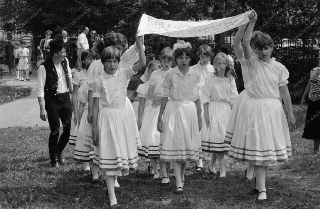 Hagyomány - Pünkösdölő a Vasi Múzeumfaluban