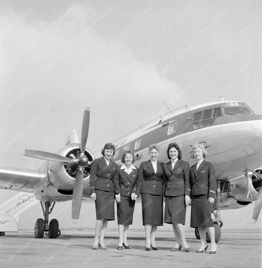 Légiközlekedés - Malév egyenruhák