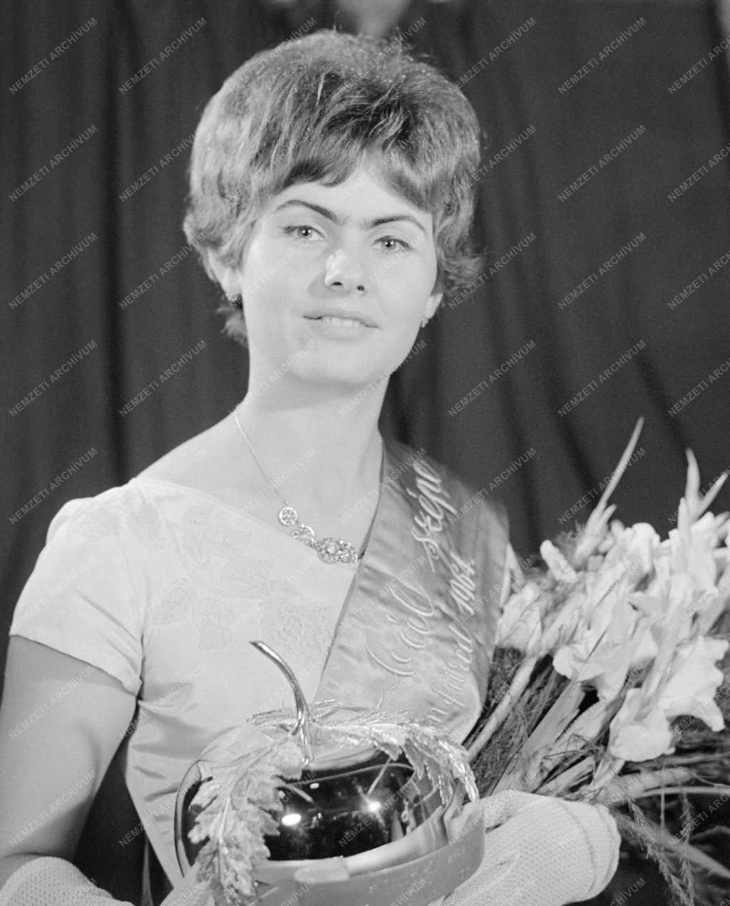 Hagyomány - Szórakozás - Balatonfüredi Anna-bál