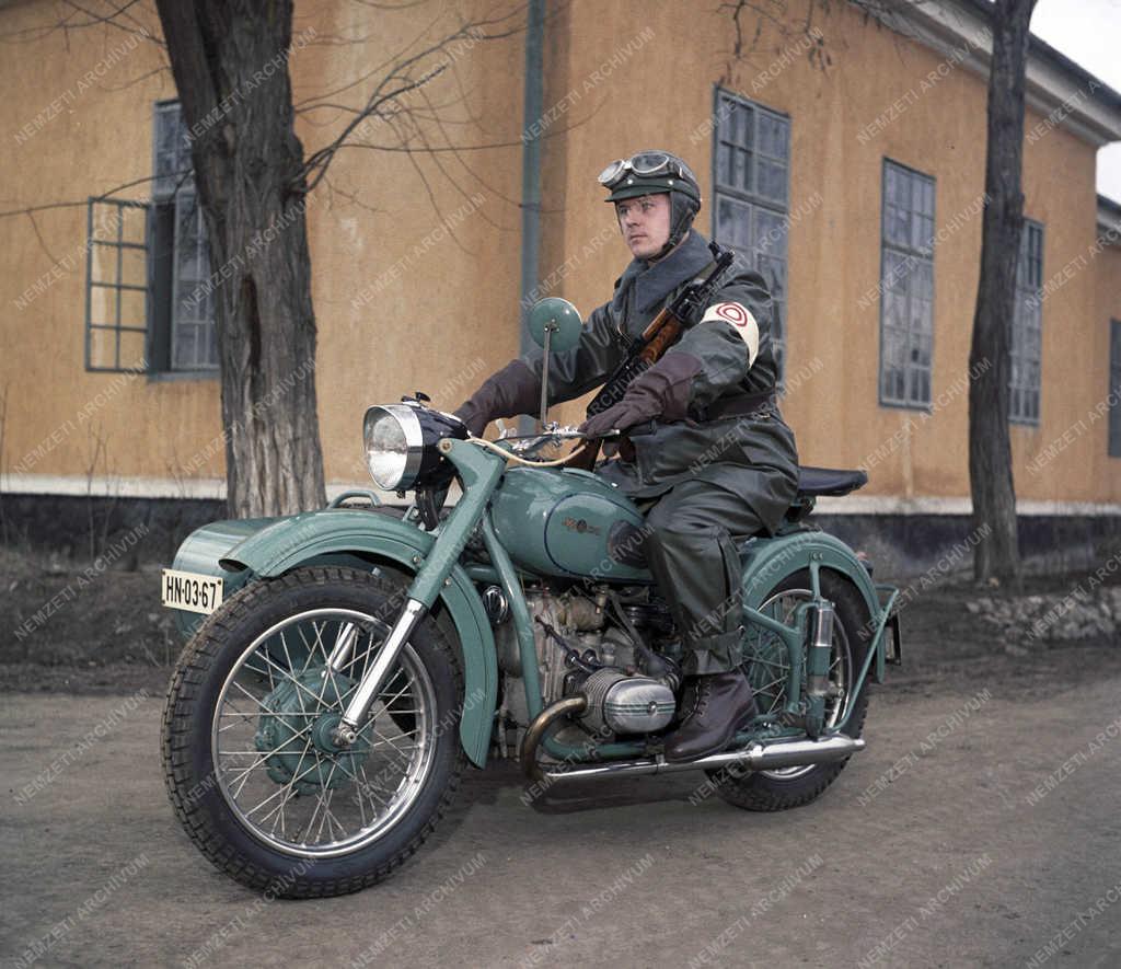 Fegyveres erők - Katonai ruházat