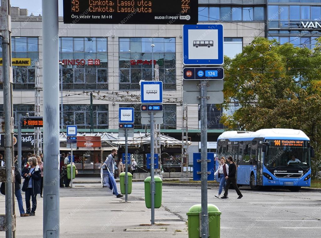 Közlekedés - Budapest - Örs Vezér tere buszvégállomás