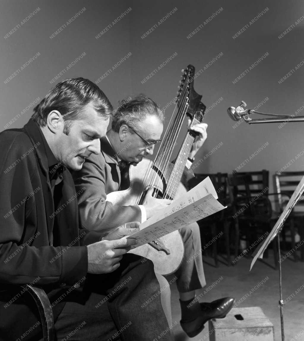 Kultúra - Darvas Iván hangfelvételt készít