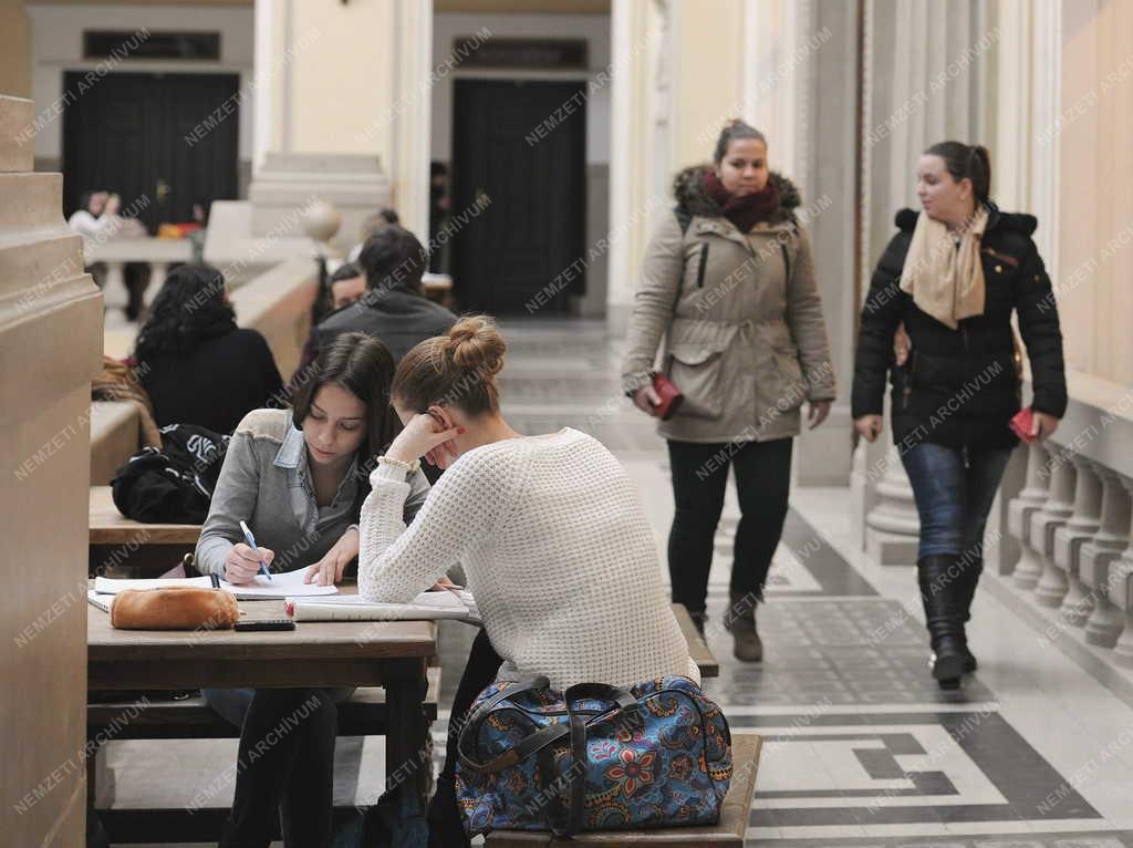 Felsőoktatás - Debrecen - Vizsgaidőszak a Debreceni Egyetemen