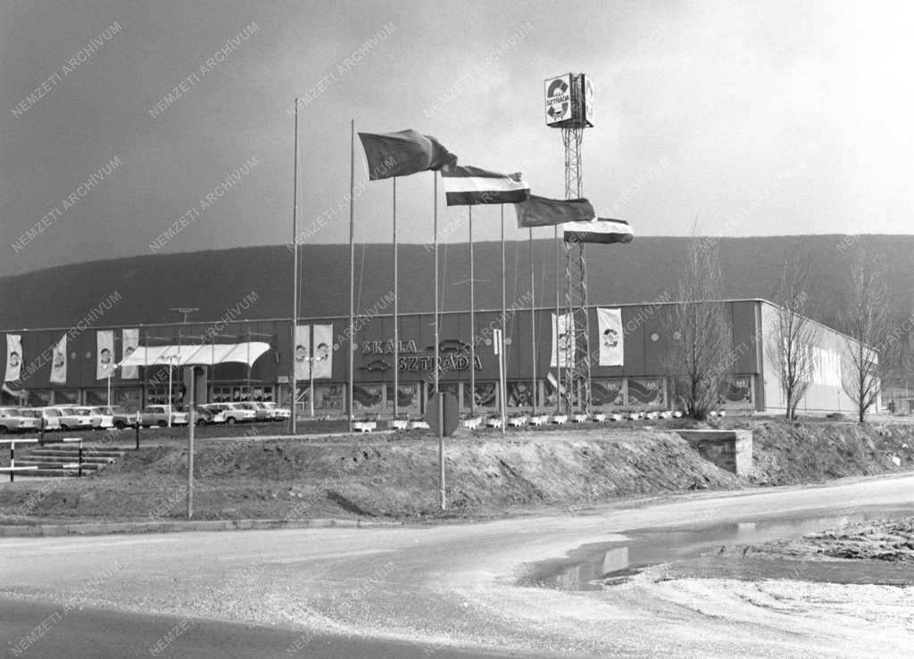 Kereskedelem - Felépült a Skála-Sztráda Áruház