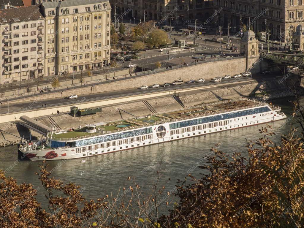 Városkép - Budapest - Kirándulóhajó