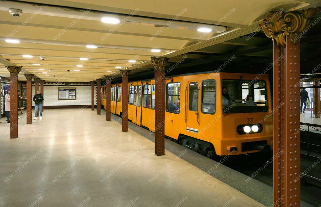 Közlekedés - Budapest - M1-es metró, a kisföldalatti