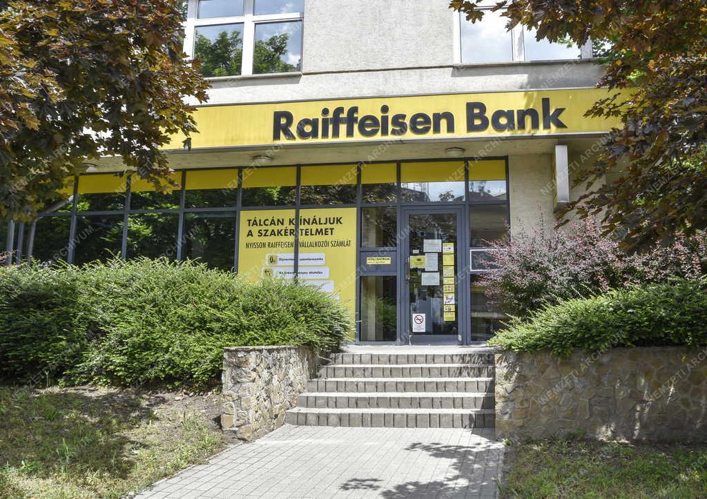 Pénzügy - A Raiffeisen Bank fiókja Budapesten