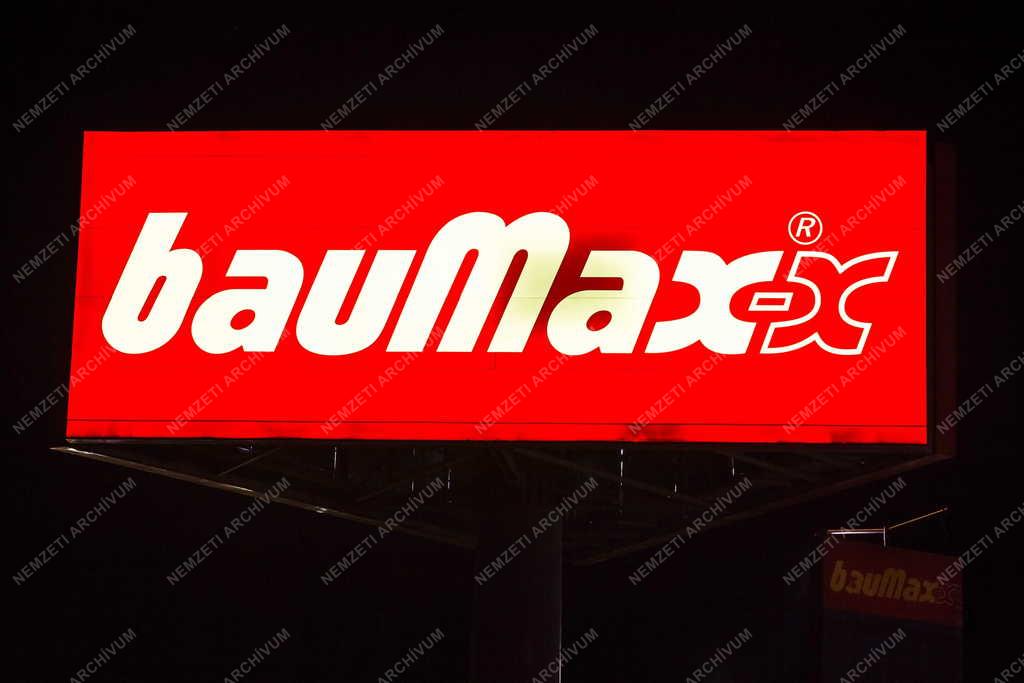 Tárgy - Budapest - A Baumax barkácsáruház névtáblája