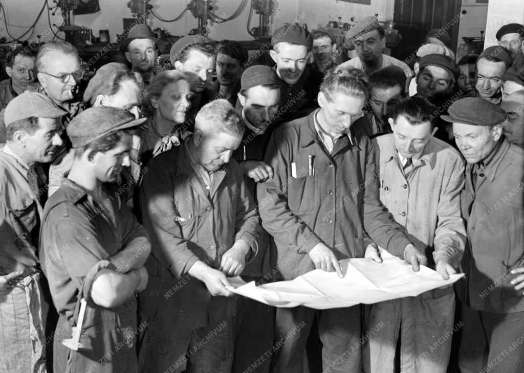 Felajánlás November 7-re a Fúrógépgyárban