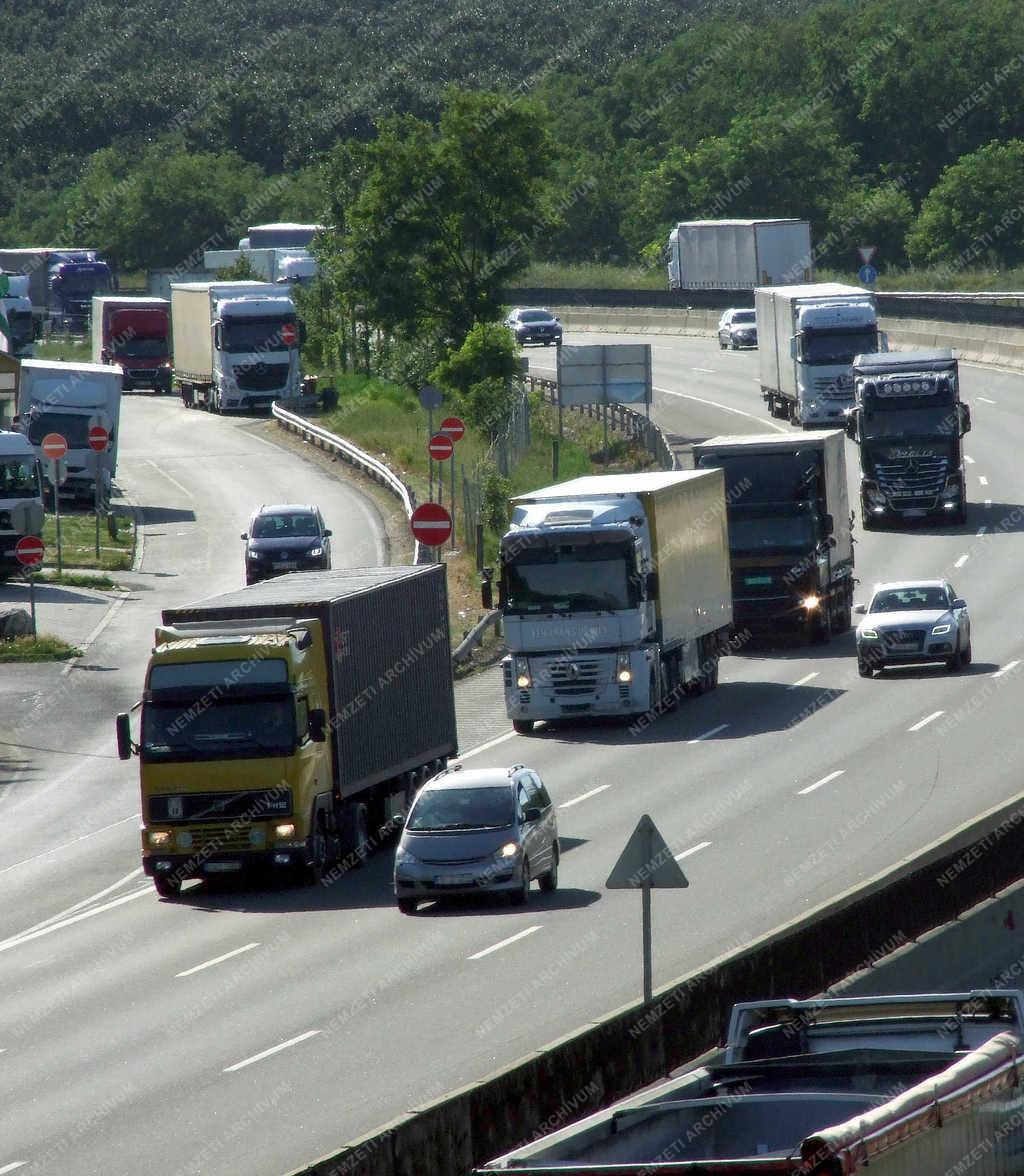 Közlekedés - Törökbálint - Az M0-ás autóút gyérebb forgalom idején