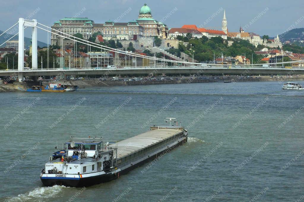 Közlekedés - Budapest - Vízi teherszállítás a Dunán