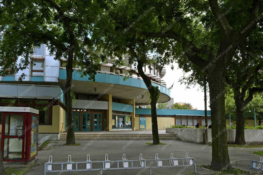 Budapest - Épületfotó - Művelődési központ