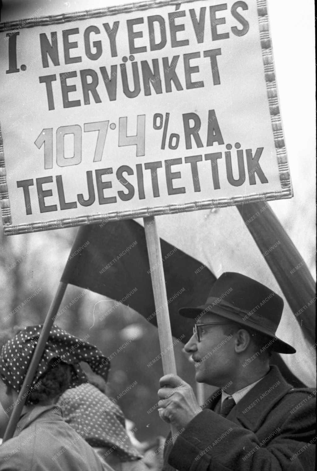 Ünnep - Május elsejei felvonulás Budapesten