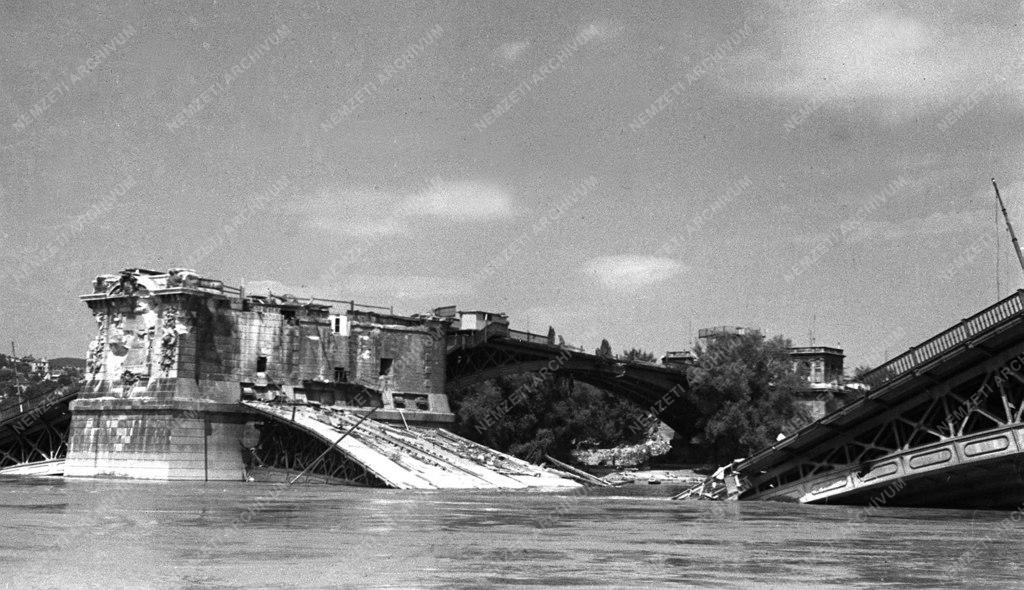 Háború - Romos Budapest - Margit híd