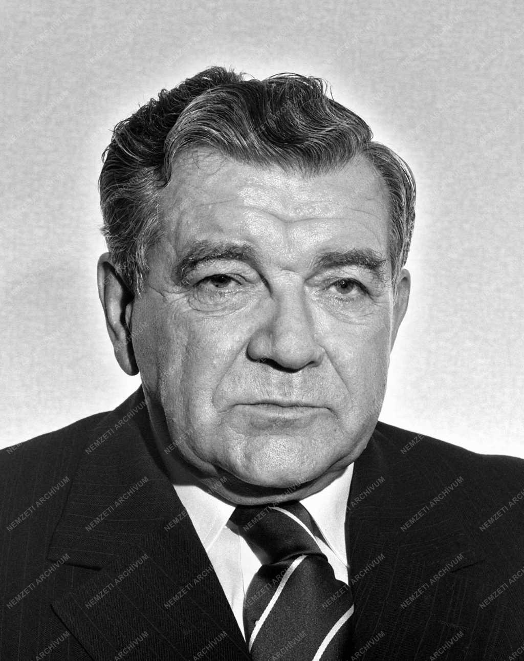 Gazdaság - A Fogyasztási Szövetkezetek VIII. kongresszusa
