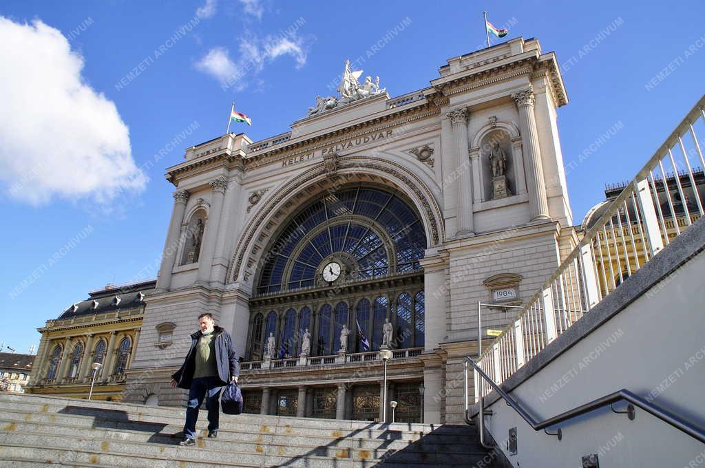 Városkép - Közlekedés - Budapest - Keleti pályaudvar