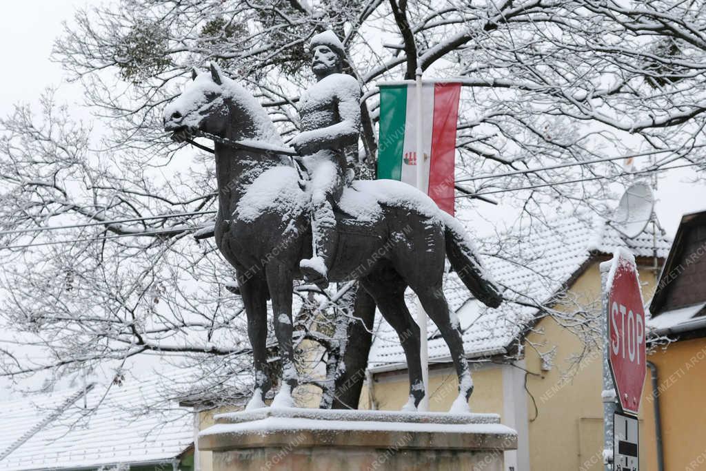Köztéri szobor - Verőce - Géza fejedelem lovas szobra