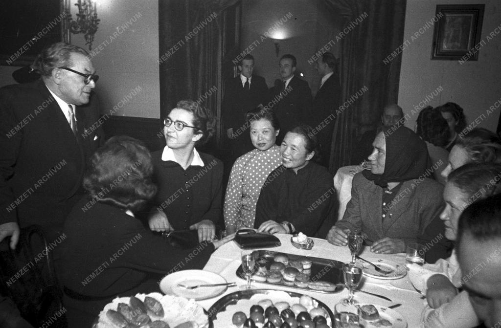 Külpolitika - Nemzetközi nőkongresszus Budapesten