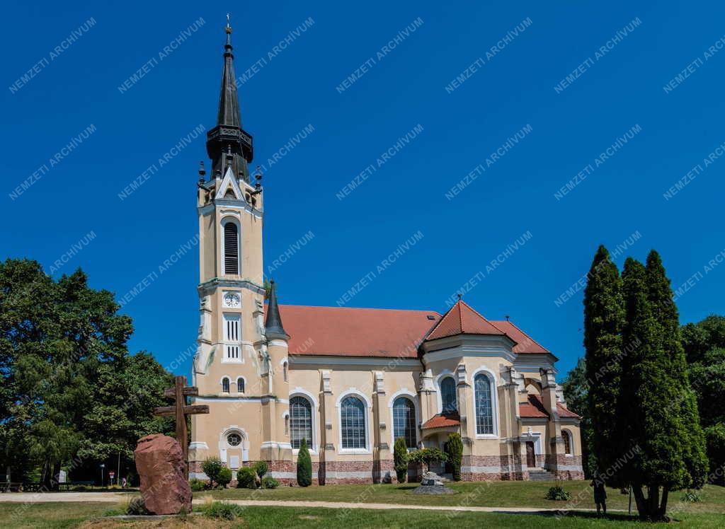 Egyház - Rönök - Szent Imre templom