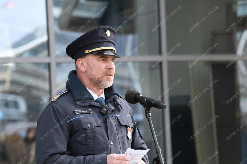 Bombafenyegetés - Az ORFK sajtótájékoztatója