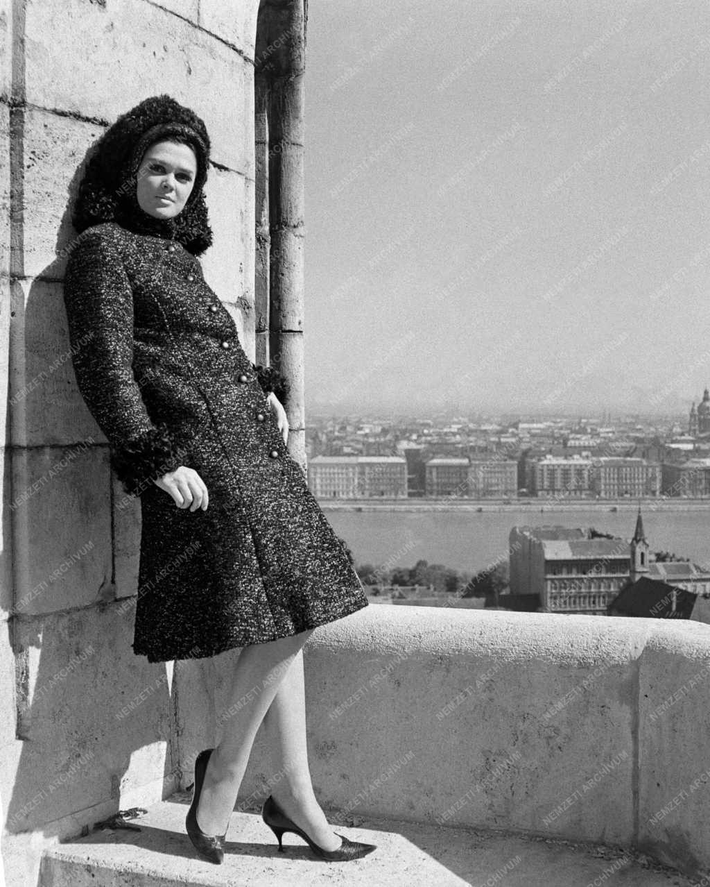 Divat - Őszi-téli kollekció az OKISZ Divattervező Intézetből  