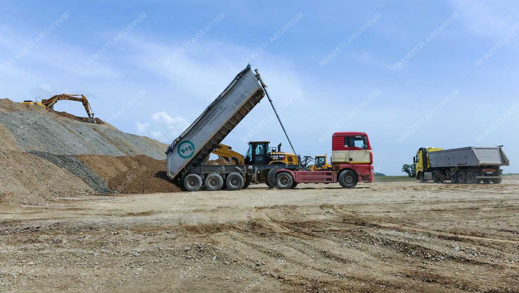 Közlekedés - Nagykereki - M4-es autópálya kivitelezés