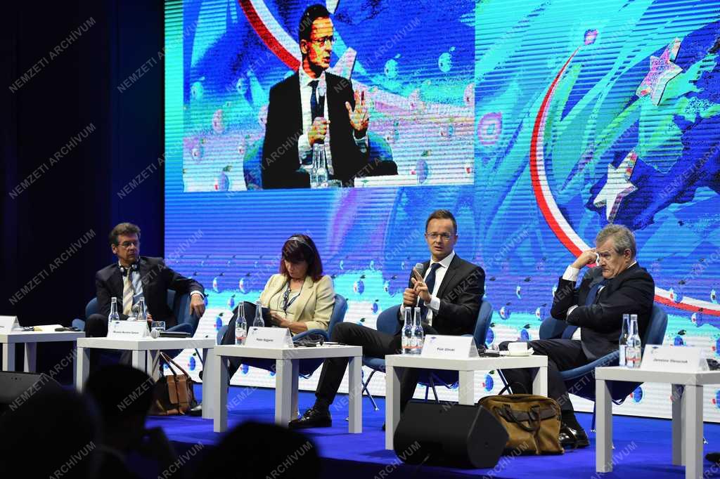 Szijjártó Péter a krynicai gazdaságpolitikai fórumon