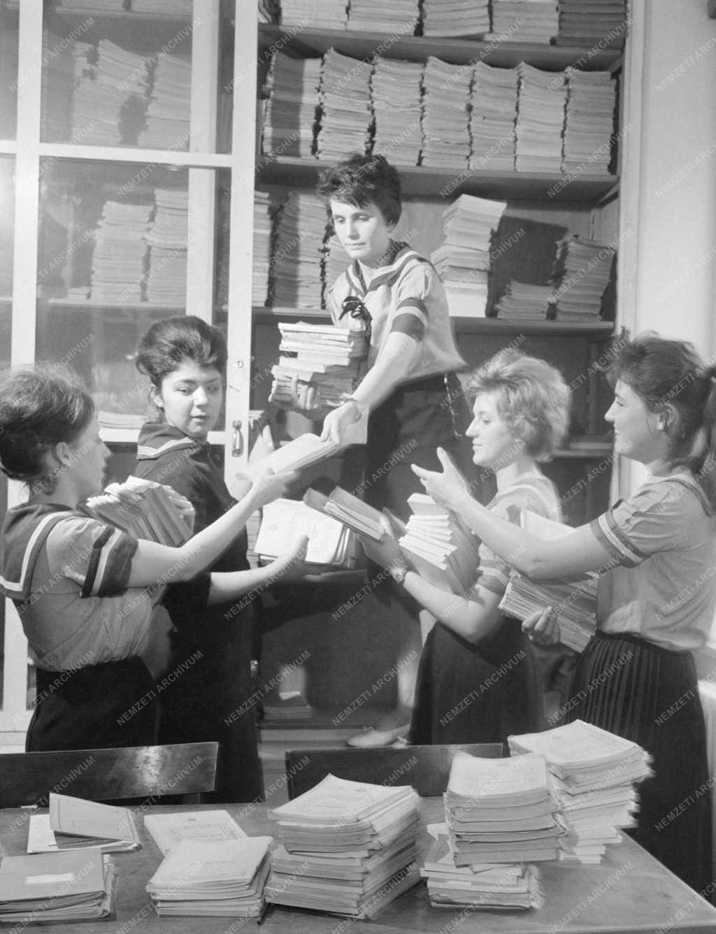 Tanulmány - Szilágyi Erzsébet Leánygimnázium könyvtára