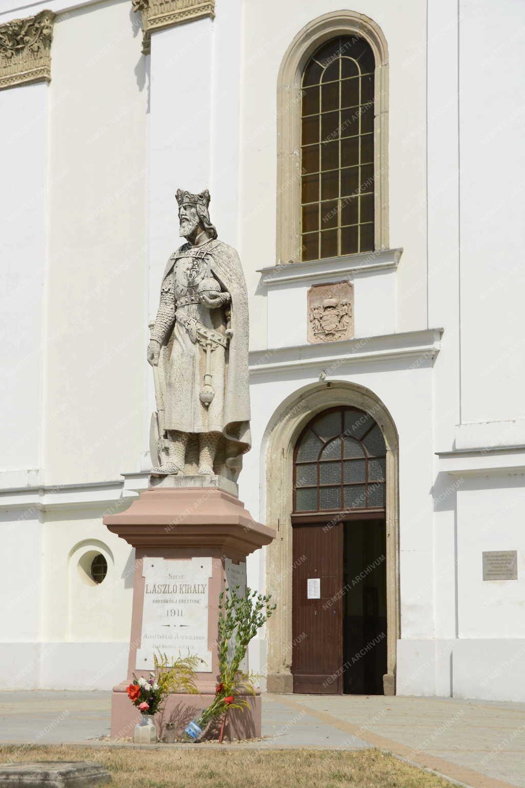 Műalkotás - Mezőkövesd - Szent László szobra