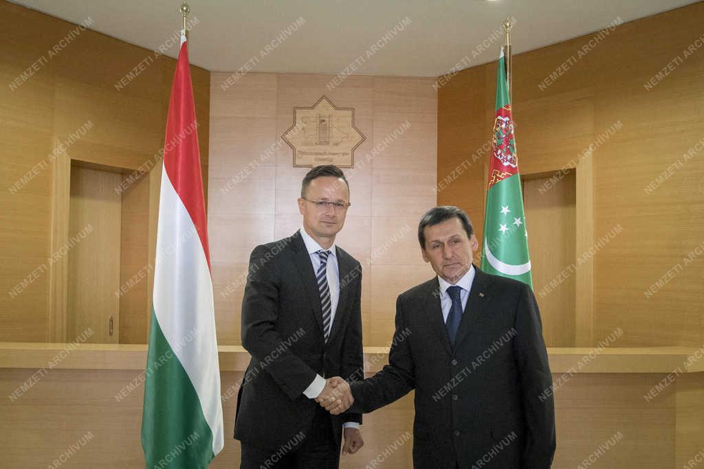 Szijjártó Péter Türkmenisztánban 