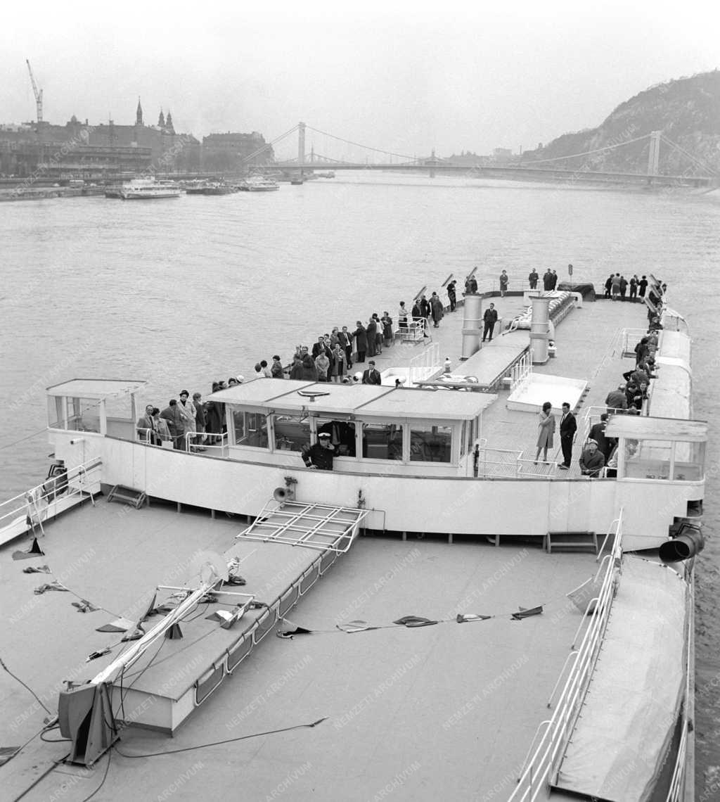 Ipar - Közlekedés - SZOT üdülőhajó