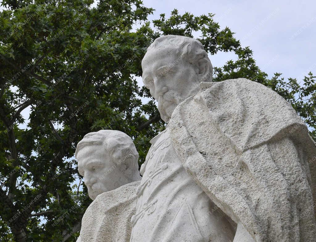 Köztéri szobor - Budapest - Kossuth-emlékmű