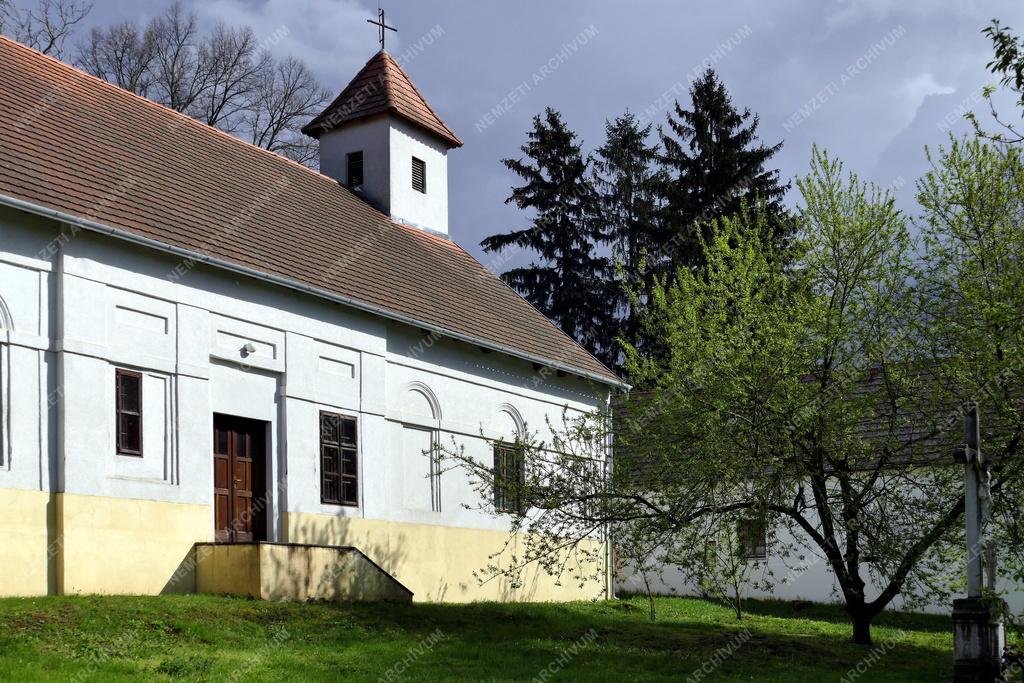 Település - Felsőmocsolád - Római katolikus templom