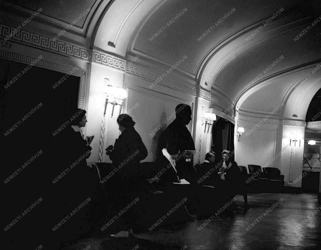 Magyar Néphadsereg Színházában