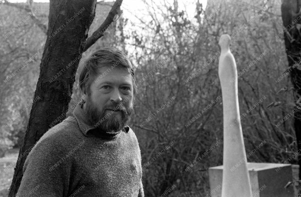 Képzőművészet - Csíkszentmihályi Róbert szobrászművész
