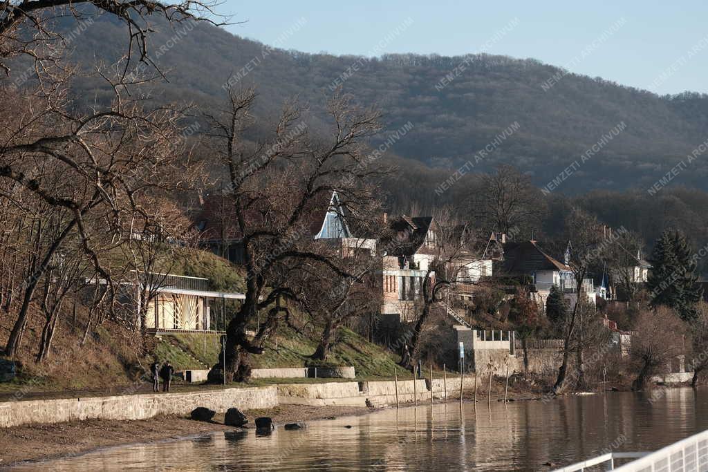 Tájkép - Zebegény - Napraforgó utcai házak