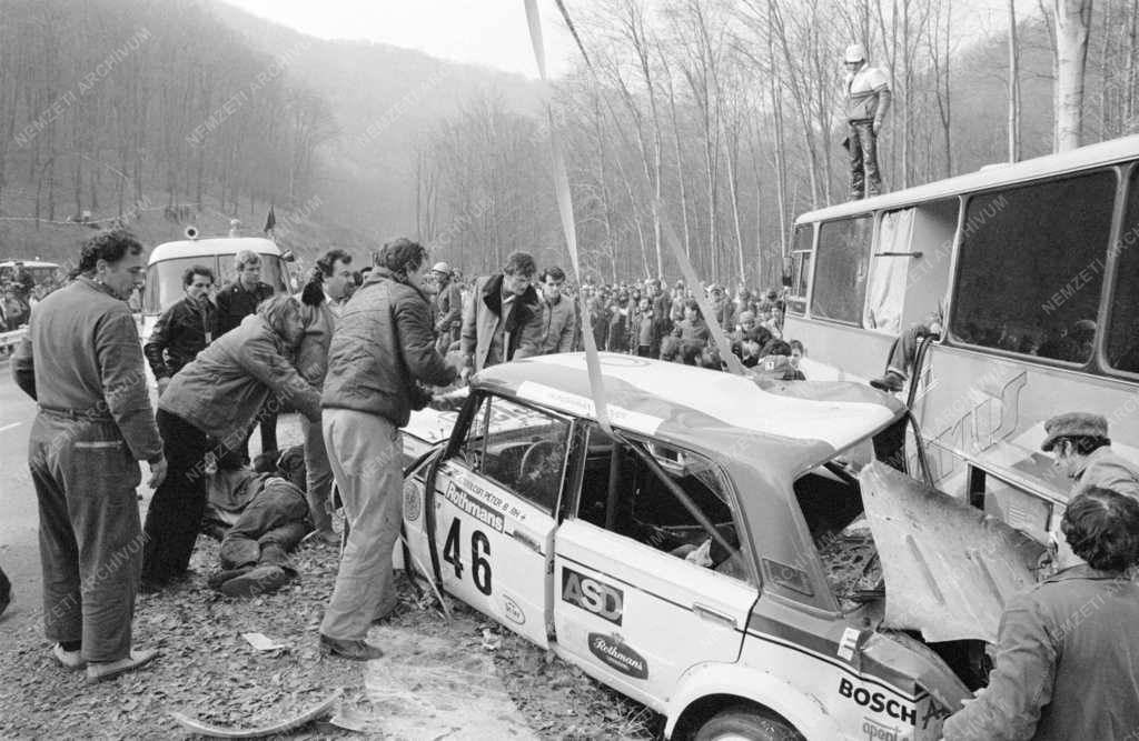 Baleset - Sport - Tömegbaleset az autós hegyi bajnokságon