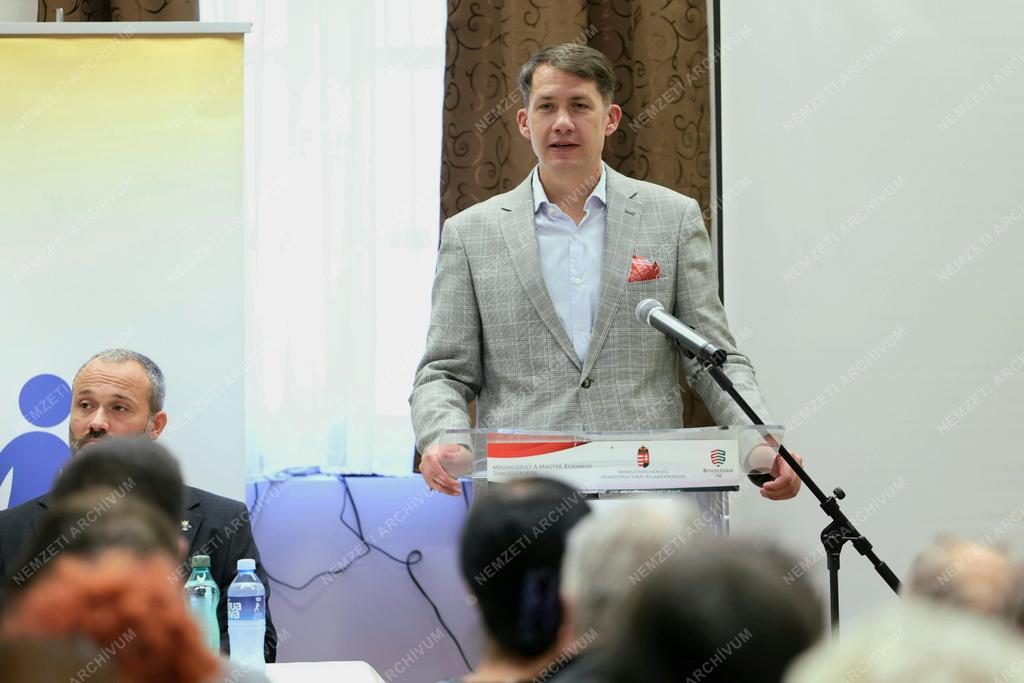 Itthon, együtt, veletek címmel konferencia Topolyán
