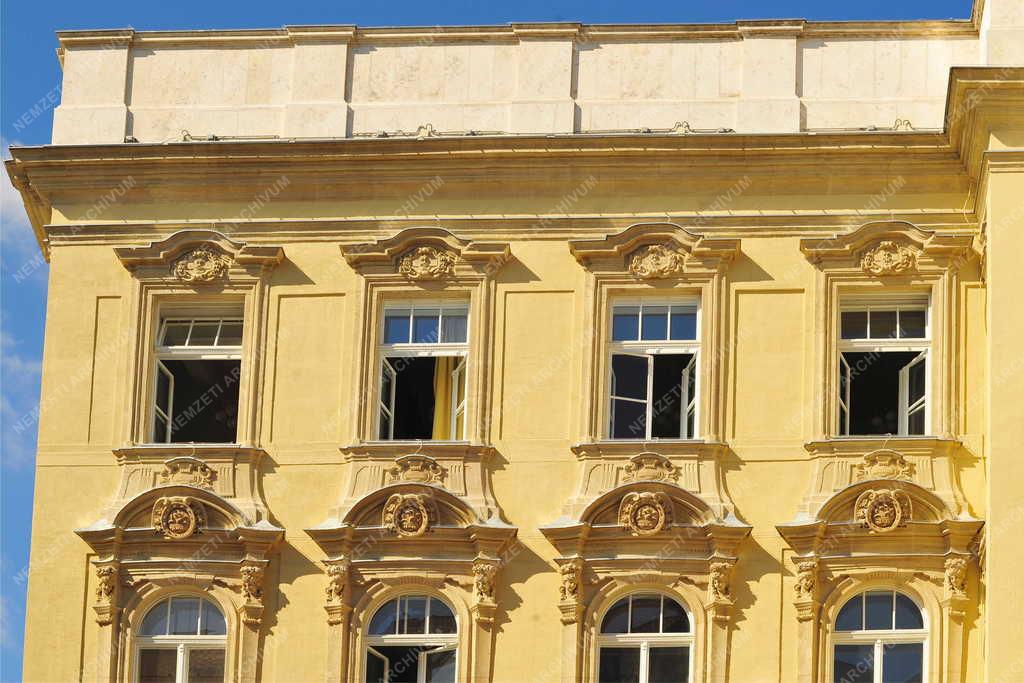 Oktatási létesítmény - Budapest - Az ELTE épülete