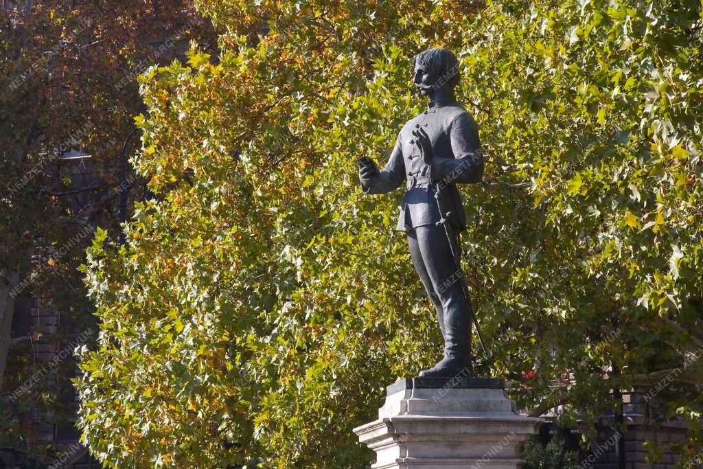 Műalkotás - Budapest - Balassi Bálint szobra